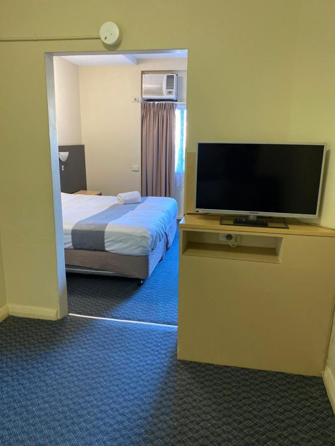Motor Motel 3*