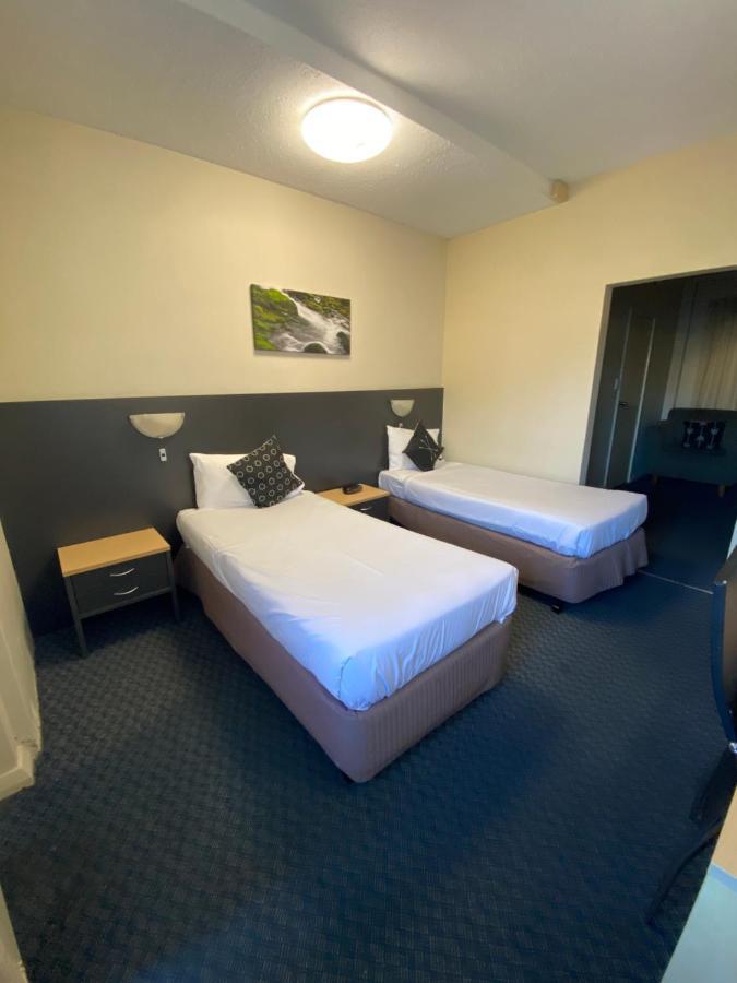 Motor Motel 3*
